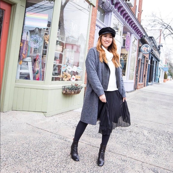 [LIKE 🆕] THACKER NYC: Black Pleated Midi Skirt - Picture 2 of 3